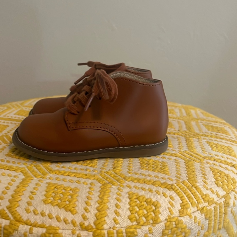 FootMates brown baby shoes (hardbottoms). Size 5. Great condition!
